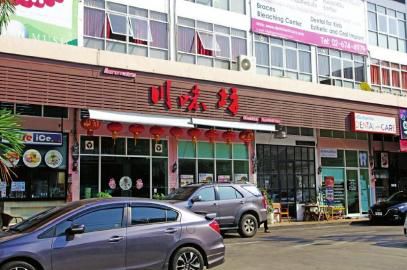 川味坊遠(yuǎn)離市區(qū)，但食客如云經(jīng)常要排隊。