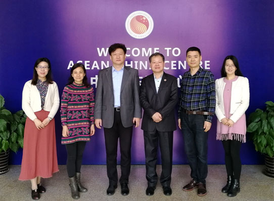 貿(mào)易投資部主任郭傳維與中國五礦化工進出口商會副會長劉丹陽進行工作交流