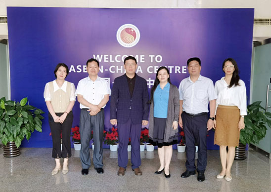 綜合協(xié)調(diào)部主任汪紅柳同義烏市委常委、副市長王煒工作交流
