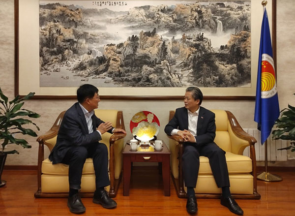 陳德海秘書長會見政協(xié)重慶市第五屆委員會常務(wù)委員、經(jīng)濟委員會副主任廖慶軒